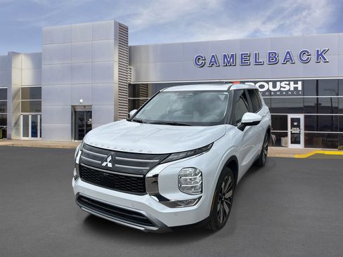Used 2025 Mitsubishi Outlander SE FWD image 14
