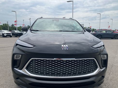 Used 2025 Buick Encore GX Avenir w/ Avenir Technology Package FWD image 2