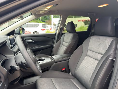 Used 2024 Nissan Rogue SV FWD image 11