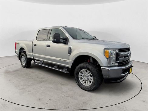 Used 2017 Ford F250 XLT w/ FX4 Off-Road Package image 7