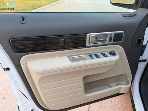 Used 2010 Lincoln MKX 2WD image 28