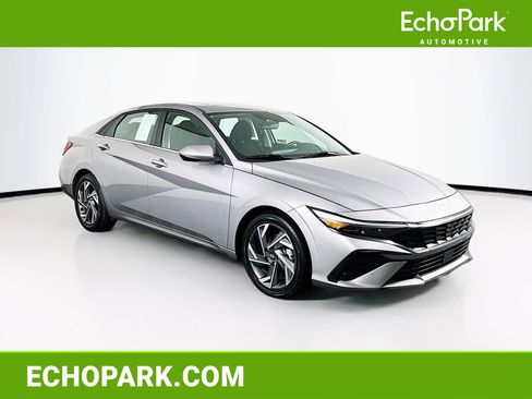 Used 2025 Hyundai Elantra SEL FWD image 1