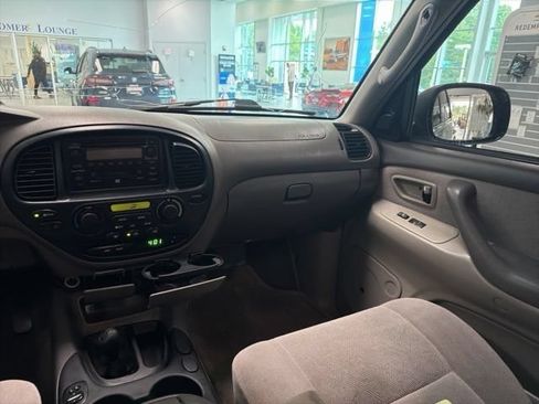 Used 2002 Toyota Sequoia SR5 AWD/4WD image 17