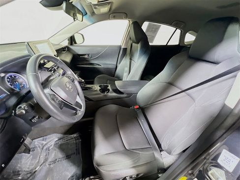 Certified 2022 Toyota Venza LE image 18