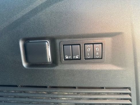 Used 2025 GMC Yukon Denali w/ Advanced Technology Package AWD/4WD image 23