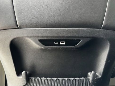 Used 2024 Chrysler Pacifica Touring-L image 7