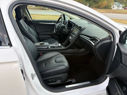 Used 2019 Ford Fusion Titanium image 27