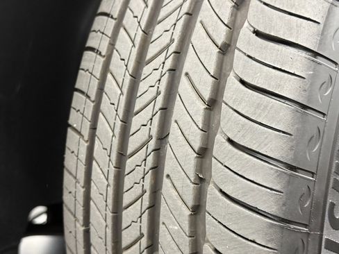 Used 2025 Genesis G70 2.5T image 38