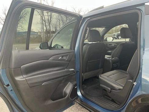 Used 2025 Chevrolet Traverse High Country w/ LPO, Floor Liner Package AWD/4WD image 17