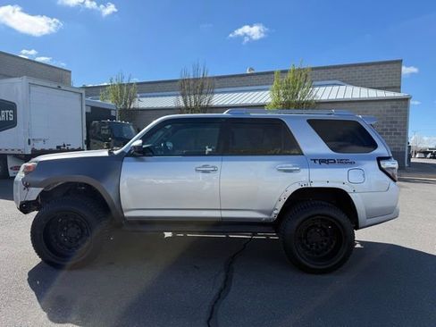 Used 2018 Toyota 4Runner SR5 AWD/4WD image 1