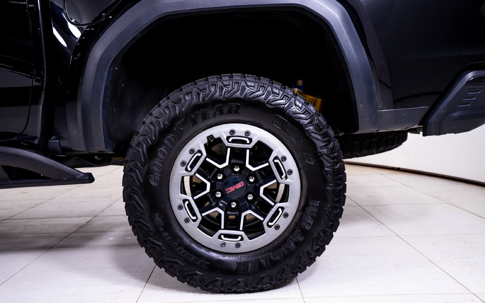 Used 2023 GMC Canyon AT4X w/ Edition 1 AWD/4WD image 11