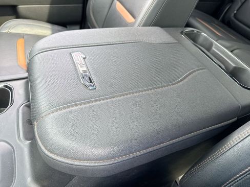 Used 2024 GMC Sierra 2500 AT4 w/ Technology Package image 21