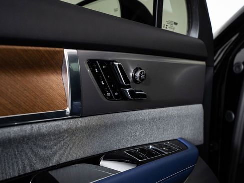 Used 2026 Cadillac Vistiq Premium Luxury w/ LPO, Floor Liner Package AWD/4WD image 18