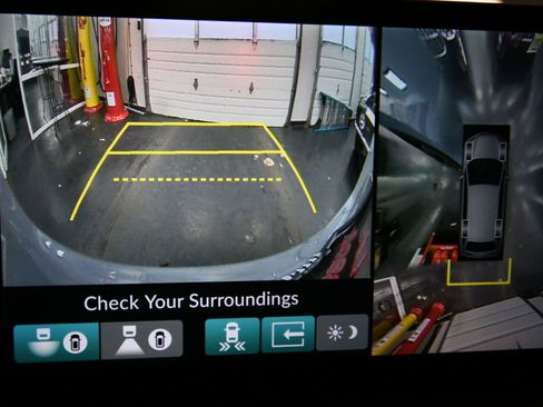 Used 2025 Honda Pilot Black Edition image 17