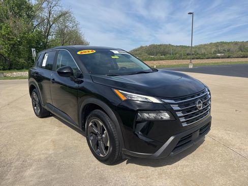 Used 2024 Nissan Rogue SV FWD image 3