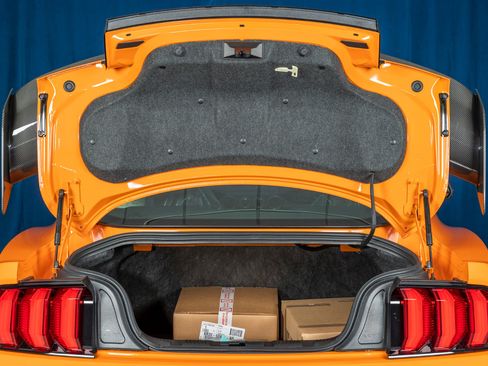 Used 2021 Ford Mustang Shelby GT500 w/ Carbon Fiber Track Pack image 26