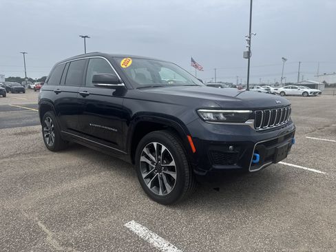Used 2022 Jeep Grand Cherokee Overland AWD/4WD image 4