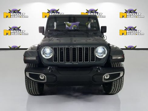 Used 2025 Jeep Wrangler Unlimited Sahara AWD/4WD image 2