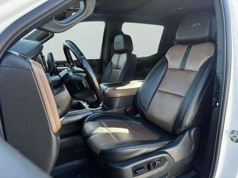 Used 2021 Chevrolet Silverado 1500 High Country w/ Technology Package RWD image 19