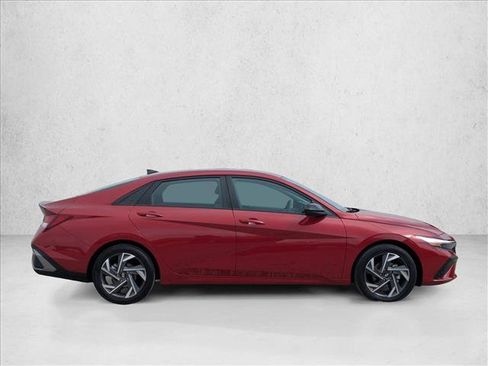 Certified 2025 Hyundai Elantra Sport FWD image 4