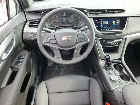 New 2026 Cadillac XT5 Luxury image 14