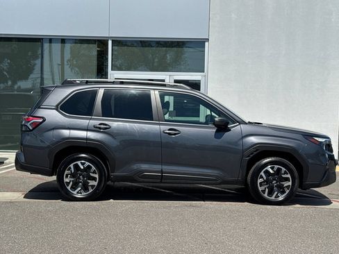 Used 2025 Subaru Forester Premium AWD/4WD image 3