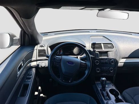 Used 2018 Ford Explorer XLT AWD/4WD image 27