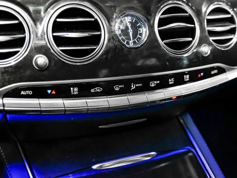 Used 2019 Mercedes-Benz S 560 Sedan image 24