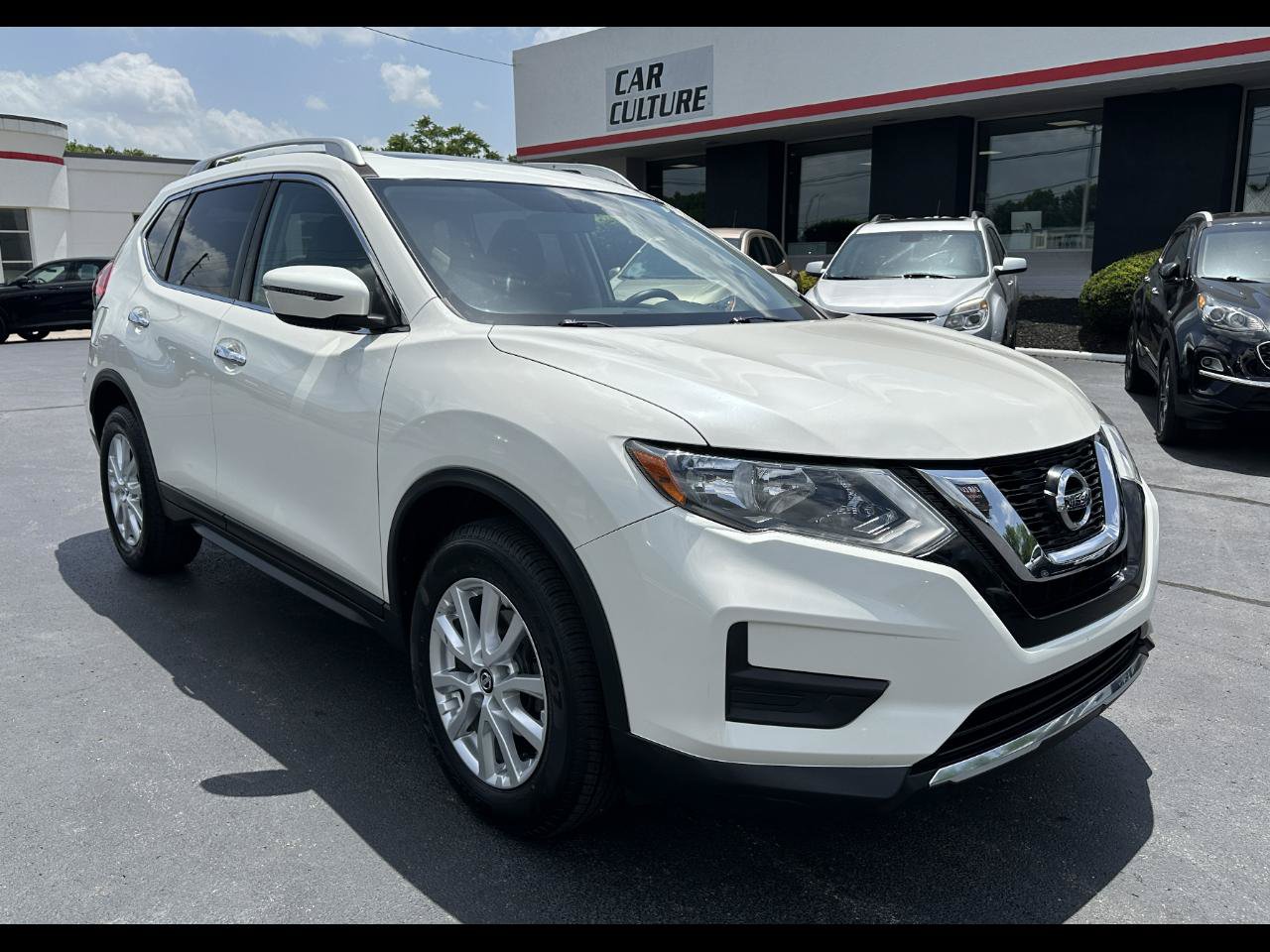 Used 2017 Nissan Rogue SV AWD/4WD image 2