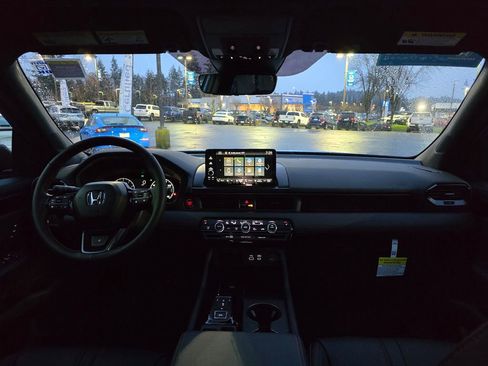 Certified 2025 Honda Pilot TrailSport image 6