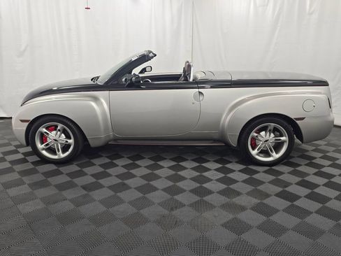 Used 2005 Chevrolet SSR w/ Preferred Equipment Group RWD image 38