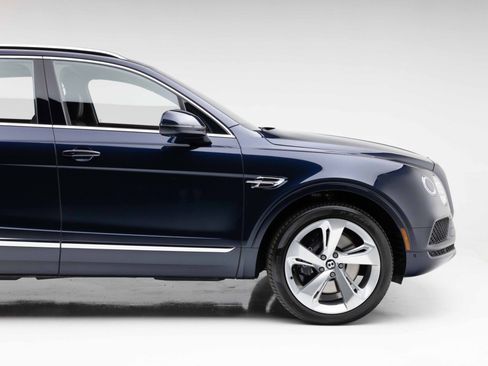 Used 2019 Bentley Bentayga AWD/4WD image 23