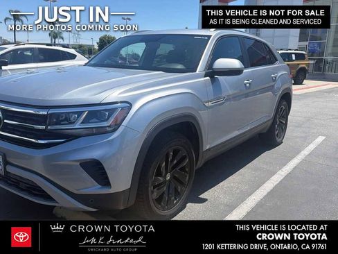 Used 2022 Volkswagen Atlas Cross Sport SE FWD image 1
