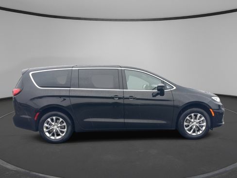 New 2026 Chrysler Pacifica Limited image 23