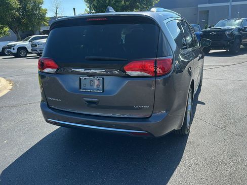 Used 2019 Chrysler Pacifica Limited FWD image 5