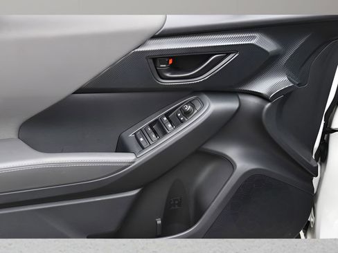 Used 2025 Subaru Crosstrek 2.0i Premium image 24