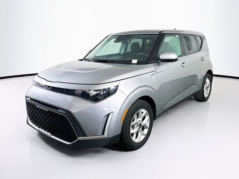 Used 2025 Kia Soul LX w/ LX Technology Package FWD image 3