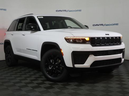 New 2026 Jeep Grand Cherokee Altitude AWD/4WD image 2