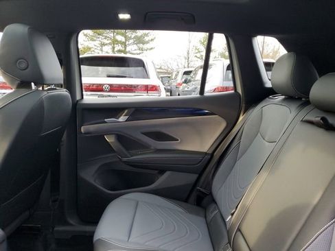 New 2026 Volkswagen Tiguan SE R-Line image 10