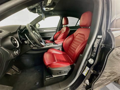 Used 2022 Alfa Romeo Stelvio Veloce AWD/4WD image 13