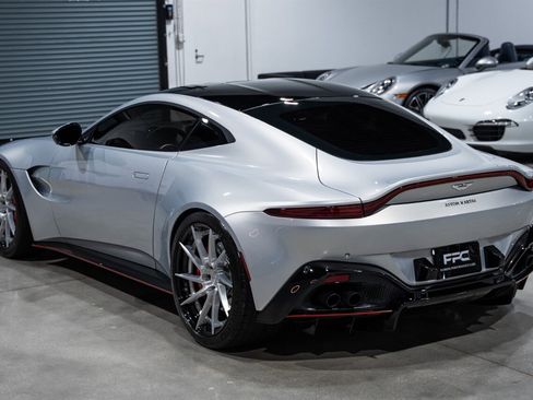 Used 2019 Aston Martin V8 Vantage Coupe RWD image 4