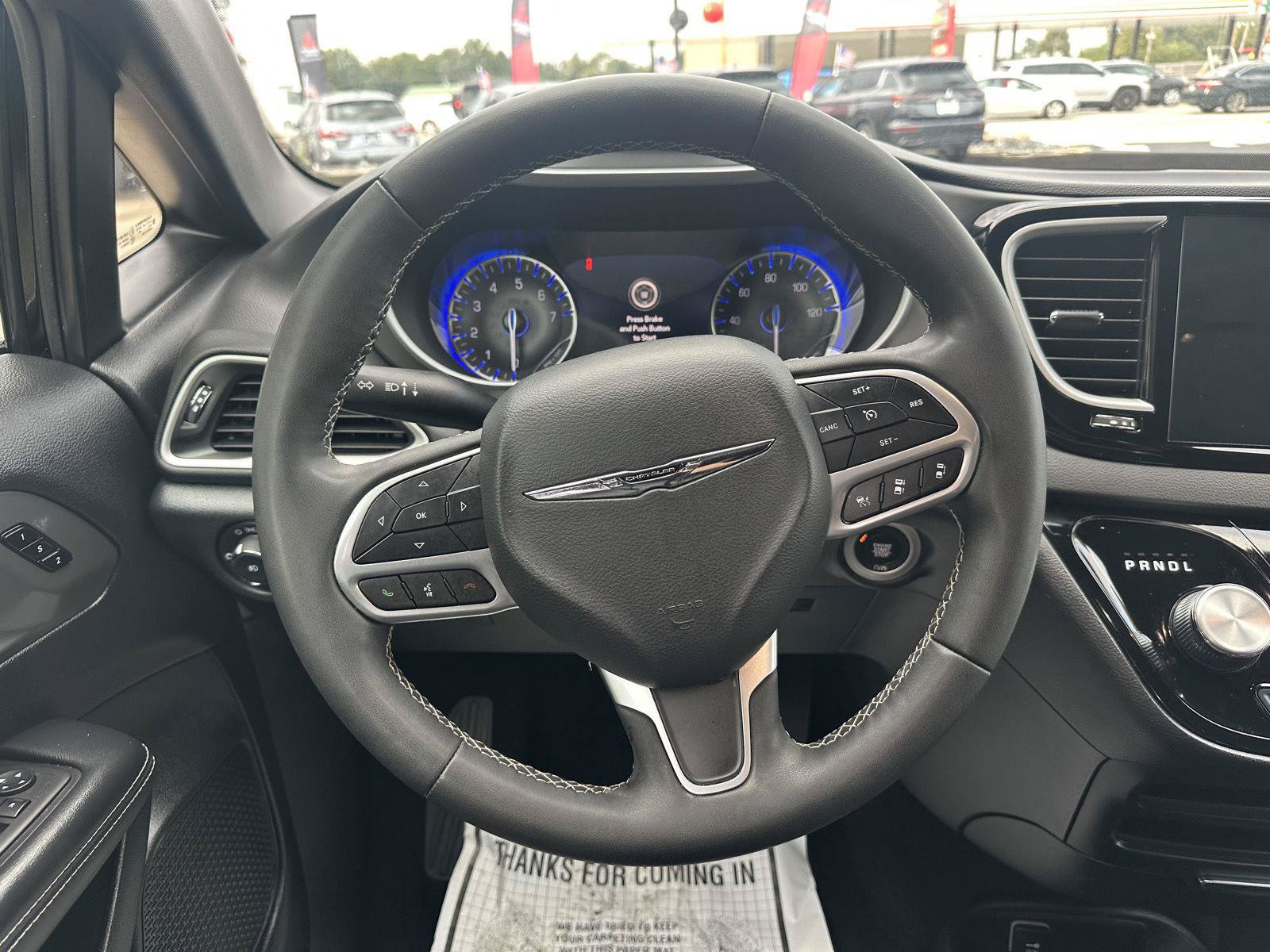 Used 2025 Chrysler Pacifica Select FWD image 35