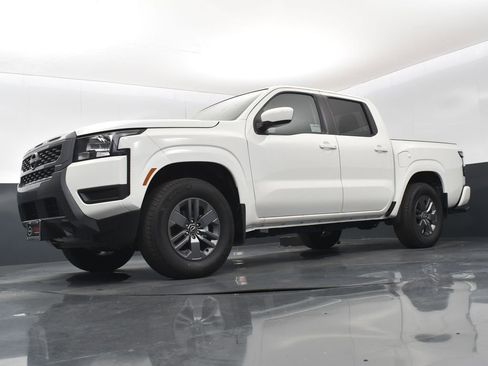 Used 2025 Nissan Frontier SV w/ Tow Package image 36