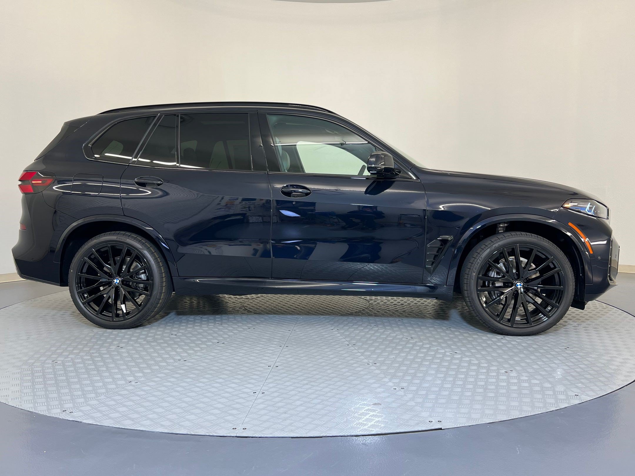 Used 2026 BMW X5 xDrive40i w/ M Sport Package AWD/4WD image 8