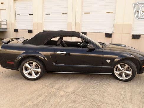 Used 2009 Ford Mustang GT RWD image 26