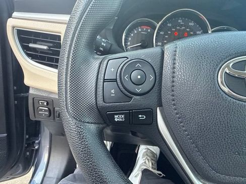 Used 2016 Toyota Corolla LE FWD image 17
