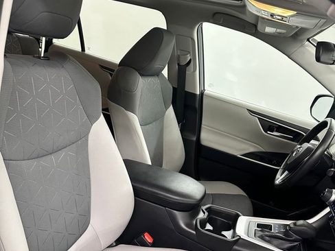 Used 2021 Toyota RAV4 XLE w/ Convenience Package AWD/4WD image 36