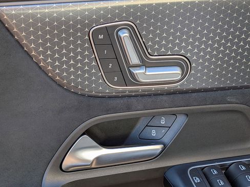 Used 2025 Mercedes-Benz GLA 250 image 15