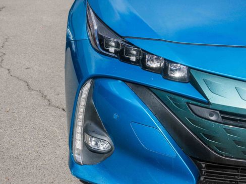 Used 2017 Toyota Prius Prime Advanced image 4