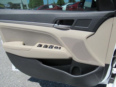 Used 2020 Hyundai Elantra SEL FWD image 19